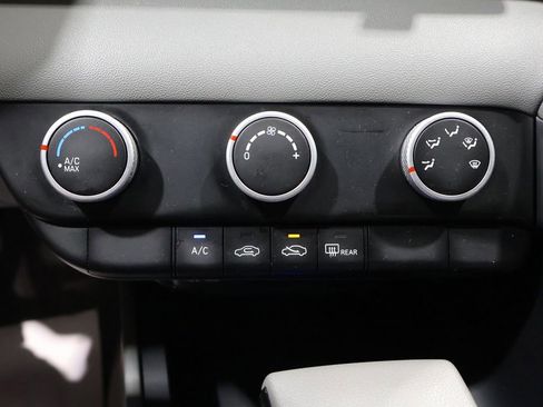 Used 2021 Hyundai Elantra SE image 27