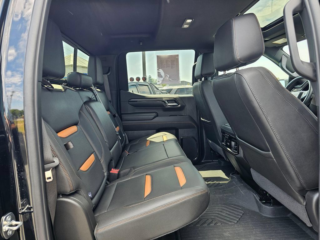 Used 2024 GMC Sierra 1500 AT4 w/ Technology Package AWD/4WD image 12