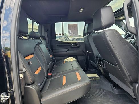 Used 2024 GMC Sierra 1500 AT4 w/ Technology Package AWD/4WD image 12