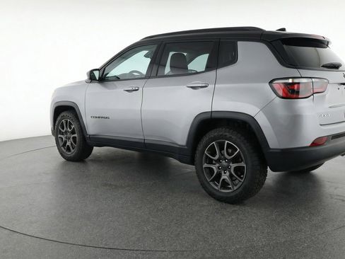 Used 2025 Jeep Compass Trailhawk image 6