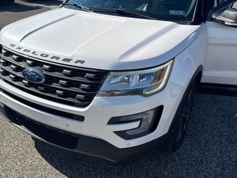 Used 2017 Ford Explorer XLT w/ Equipment Group 202A AWD/4WD image 5