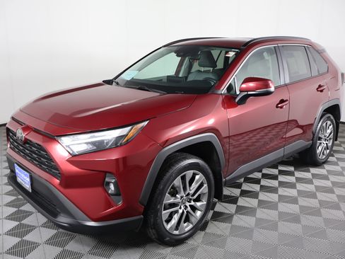 Used 2022 Toyota RAV4 XLE Premium image 10
