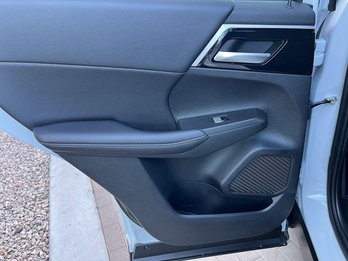 New 2025 Mitsubishi Outlander SE image 16