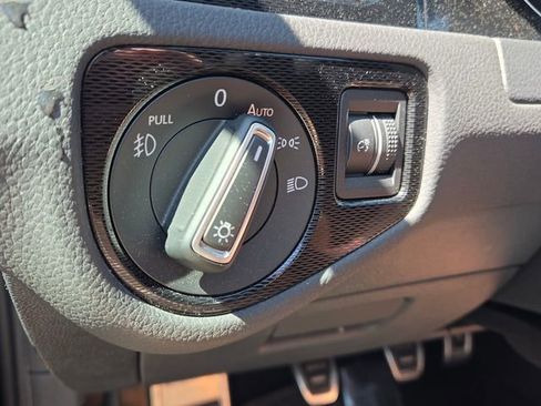 Used 2017 Volkswagen GTI SE image 29