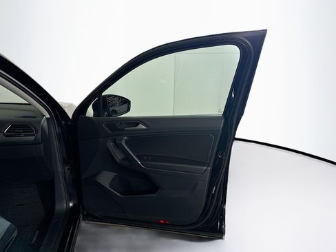 Used 2020 Volkswagen Tiguan SE FWD image 30