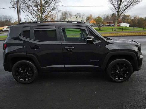 Used 2022 Jeep Renegade Altitude AWD/4WD image 9
