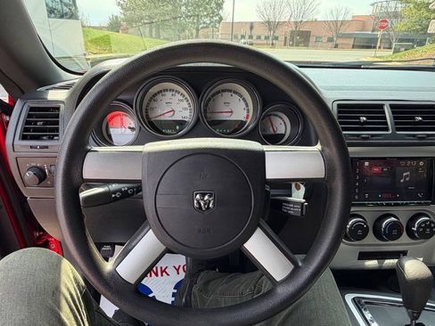 Used 2010 Dodge Challenger SE RWD image 13