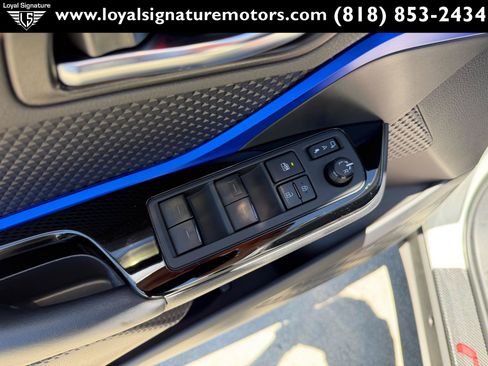 Used 2021 Toyota C-HR XLE FWD image 17