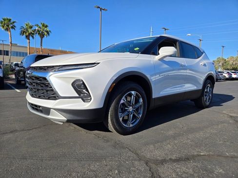 Used 2023 Chevrolet Blazer LT FWD image 2