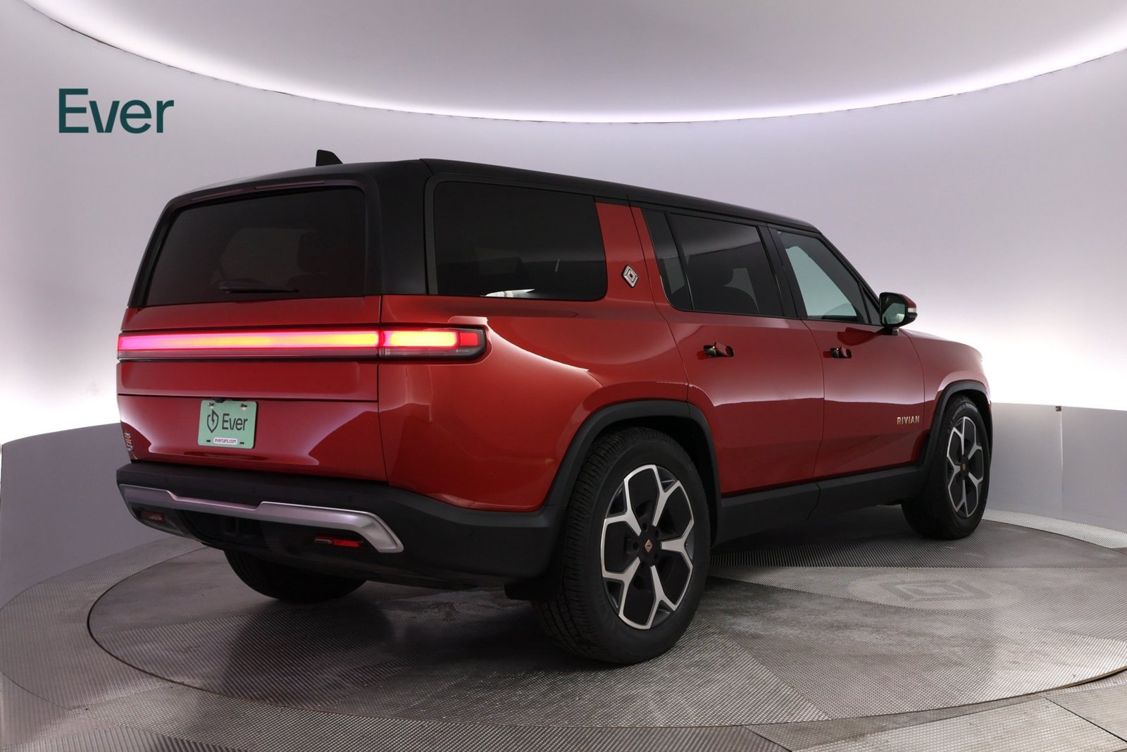 Used 2023 Rivian R1S Launch Edition Quad AWD/4WD image 3