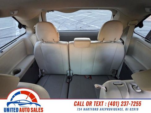 Used 2012 Toyota Sienna XLE image 11