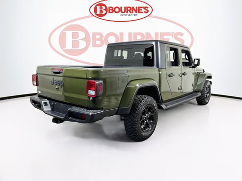 Used 2022 Jeep Gladiator Sport AWD/4WD image 9
