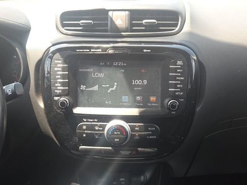 Used 2017 Kia Soul + w/ Audio Package FWD image 23