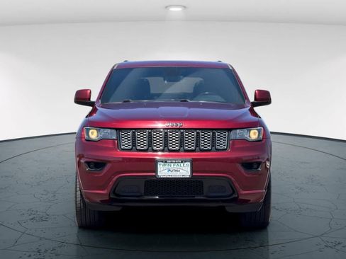 Used 2019 Jeep Grand Cherokee Altitude AWD/4WD image 10