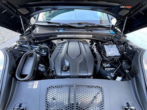 Certified 2025 Porsche Macan image 15