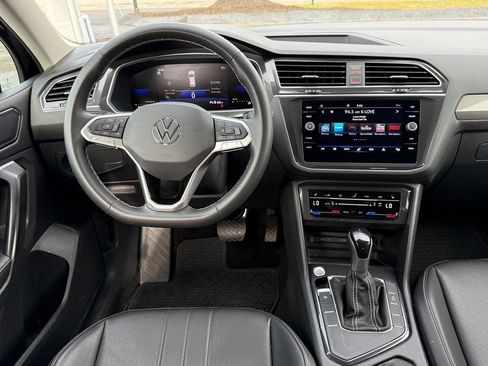 Used 2023 Volkswagen Tiguan SE FWD image 12