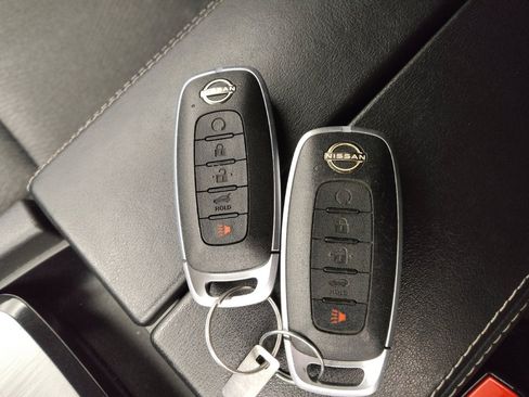 Used 2024 Nissan Rogue SV image 32