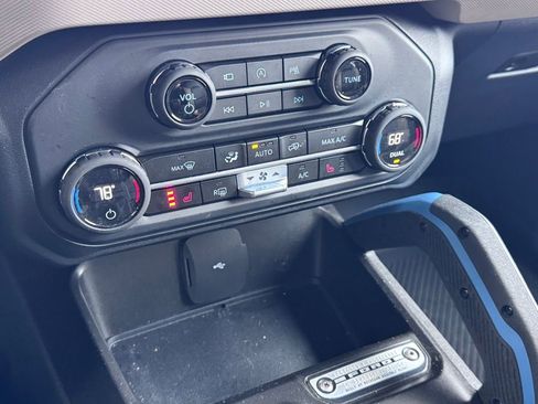 Used 2023 Ford Bronco Wildtrak image 17