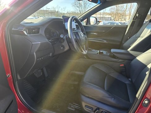 Certified 2023 Toyota Venza XLE image 15