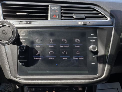 Used 2020 Volkswagen Tiguan SE FWD image 20