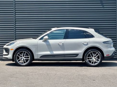 Certified 2022 Porsche Macan AWD/4WD image 2