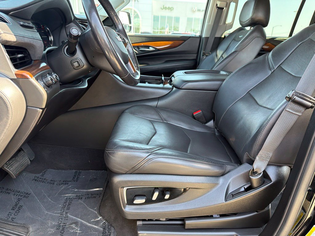 Used 2020 Cadillac Escalade ESV Premium Luxury w/ Escalade Sport Edition AWD/4WD image 22