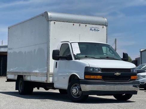 Used 2019 Chevrolet Express 3500 Extended w/ Power Convenience Package RWD image 3
