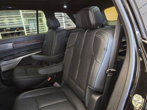 New 2026 Cadillac Vistiq Sport image 17