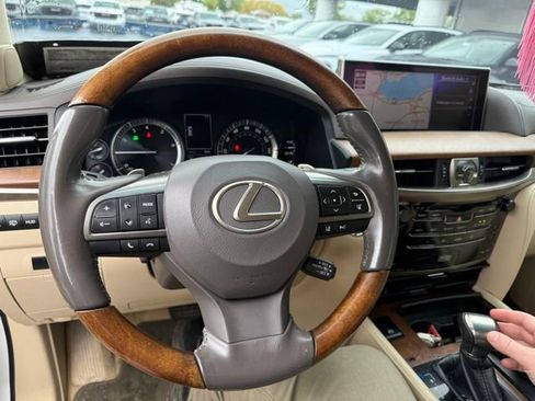 Used 2016 Lexus LX 570 4WD w/ Luxury Package image 12