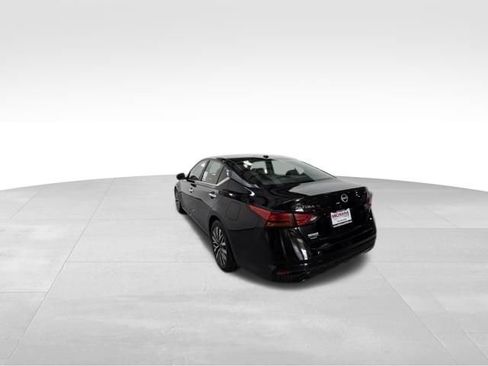 Used 2024 Nissan Altima 2.5 SV w/ SV Premium Package FWD image 11
