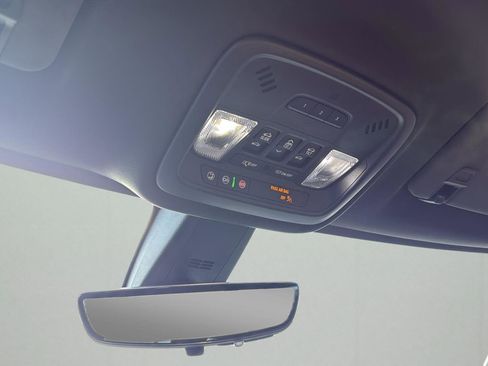 Used 2023 Chevrolet Traverse Premier FWD image 23