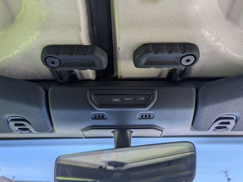 Used 2022 Jeep Wrangler Unlimited Sahara AWD/4WD image 26