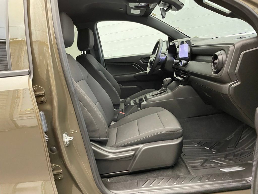 Used 2024 Chevrolet Colorado W/T RWD image 28