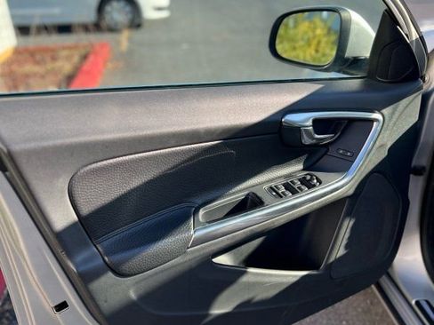 Used 2012 Volvo S60 T5 image 14