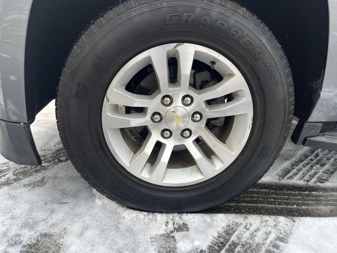 Used 2018 Chevrolet Suburban LT image 5