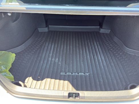 Used 2024 Toyota Camry SE image 6