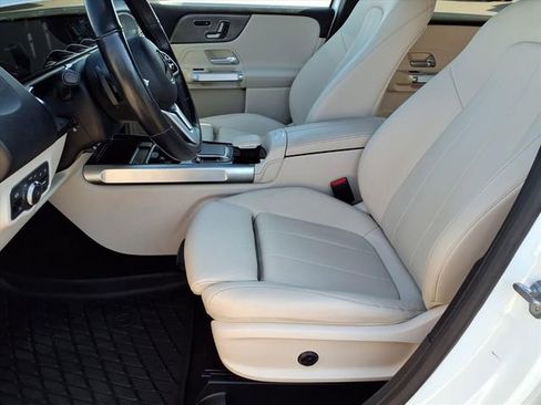 Used 2021 Mercedes-Benz GLB 250 4MATIC w/ Premium Package image 9
