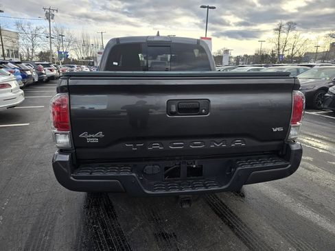 Used 2018 Toyota Tacoma Limited image 7