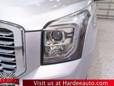 Used 2018 GMC Yukon XL Denali w/ Denali Ultimate Package AWD/4WD image 8