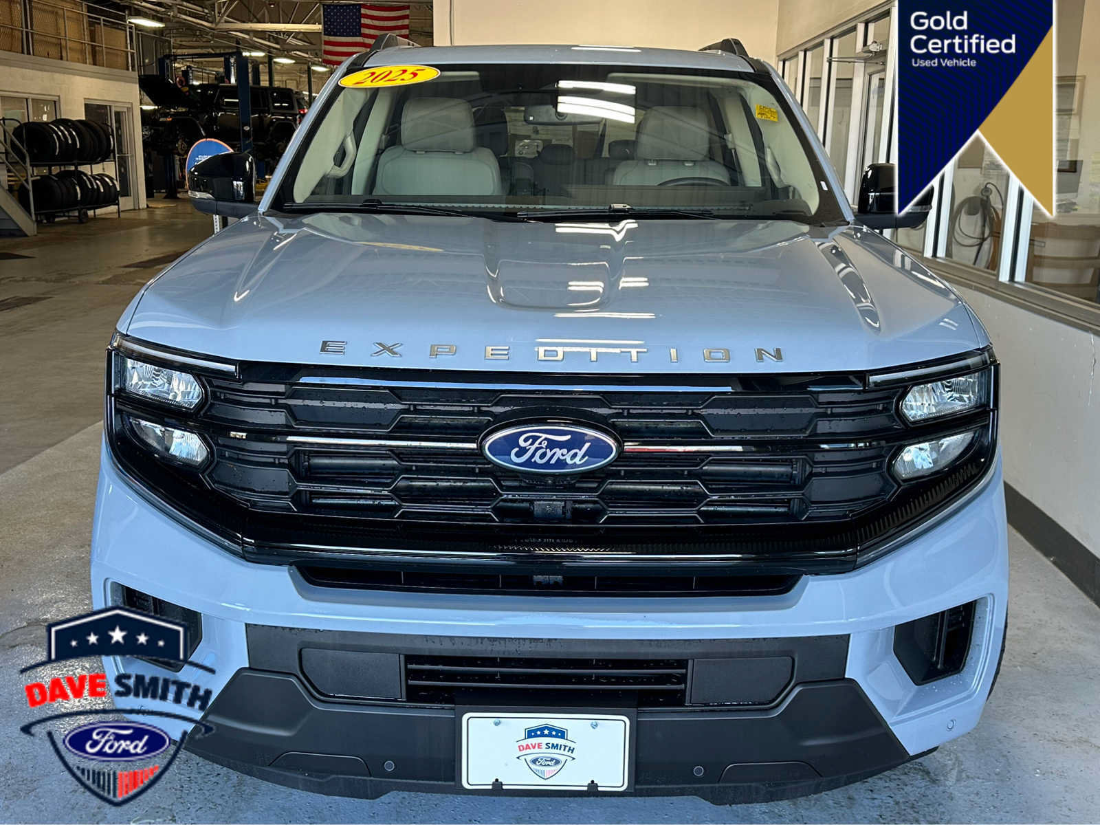Used 2025 Ford Expedition Active AWD/4WD image 1