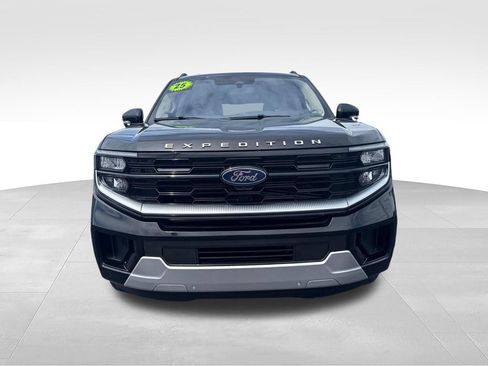 Used 2025 Ford Expedition Platinum w/ Driver's Package AWD/4WD image 20