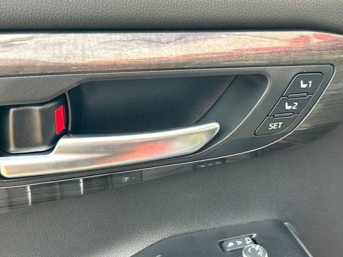 New 2026 Toyota Highlander Platinum image 9