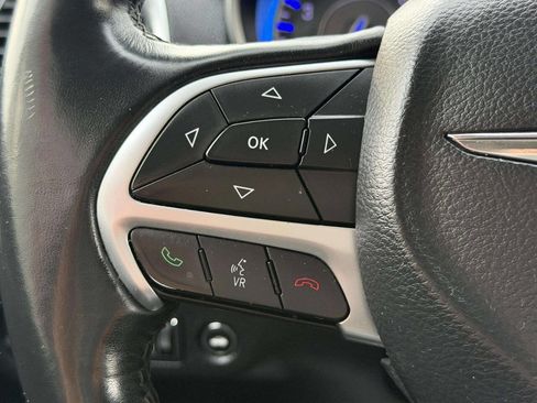 Used 2015 Chrysler 300 Limited image 33