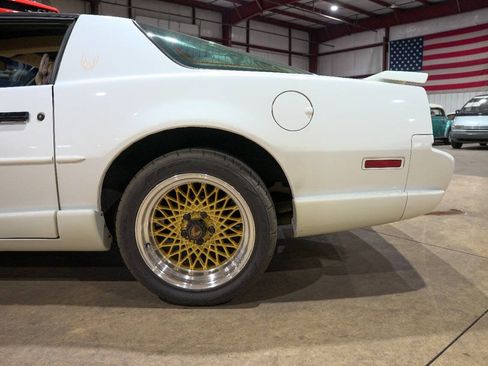 Used 1992 Pontiac Firebird Formula RWD image 5