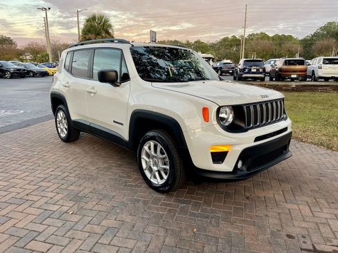Used 2022 Jeep Renegade Latitude image 8