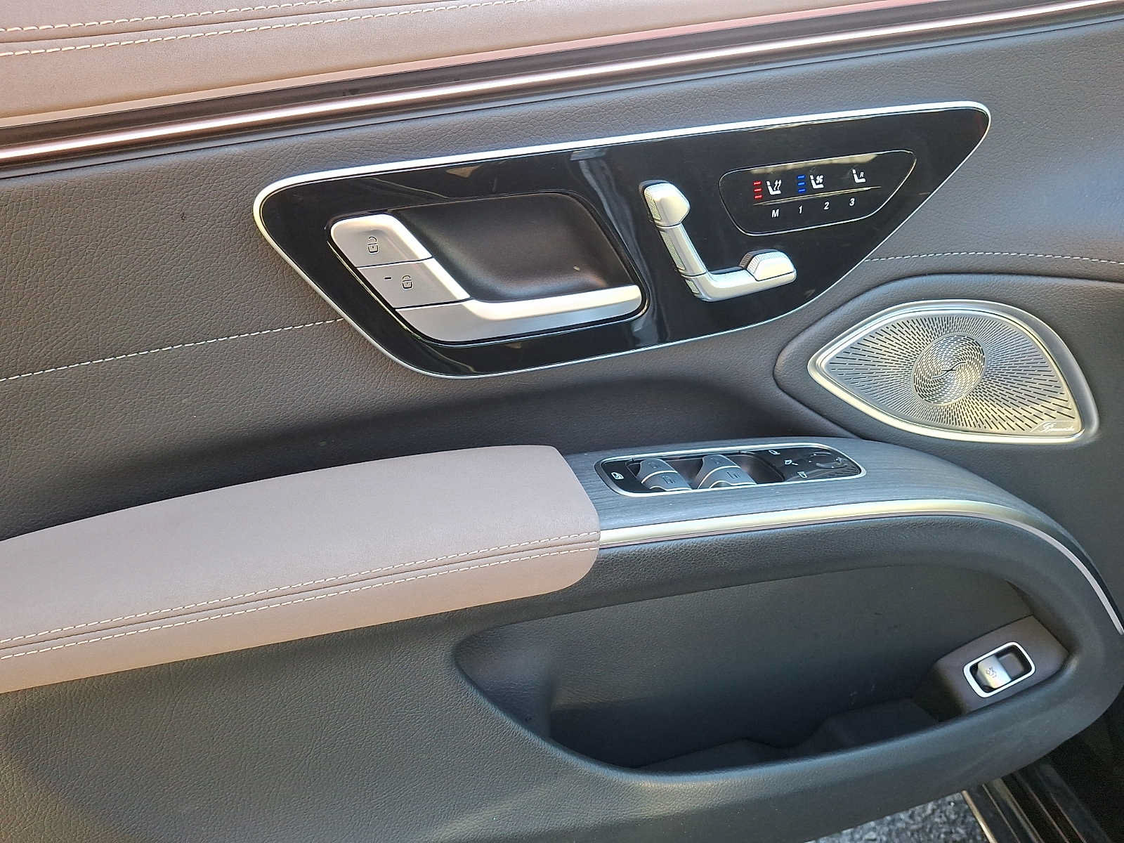Used 2023 Mercedes-Benz EQS 580 4MATIC Sedan image 9