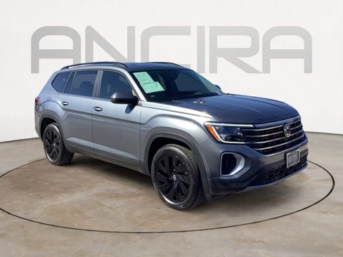 New 2025 Volkswagen Atlas SE FWD image 2