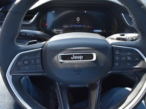 Used 2023 Jeep Grand Cherokee Altitude image 14