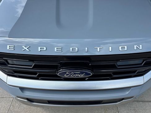 Used 2025 Ford Expedition Platinum w/ Driver's Package AWD/4WD image 14