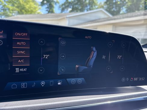 Used 2024 Cadillac Lyriq Tech AWD/4WD image 21